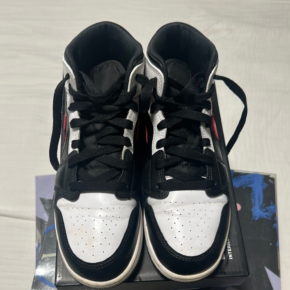 Jordan Women's Sneakers Black and White